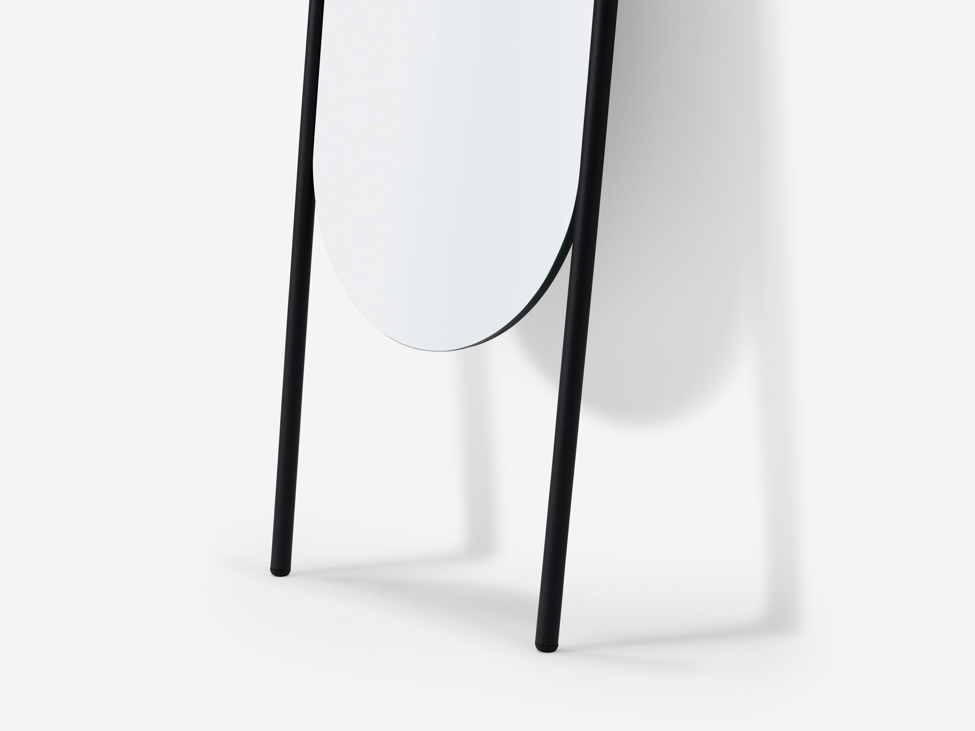 Bottom detail view of full length mirror with black edge